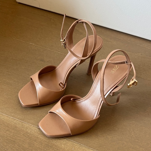 Zara NEW Tan Strappy High Heels - Picture 2 of 4